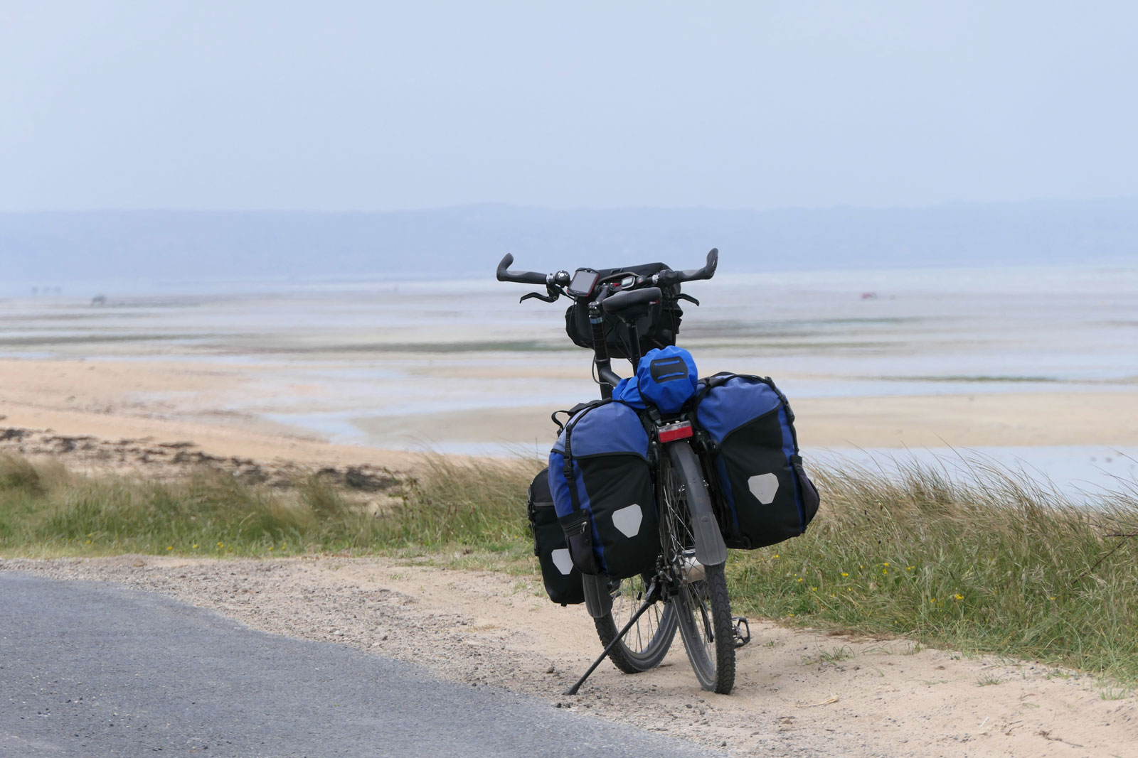 Trasa R10 – rower z sakwami podczas przeprawy Świnoujście – Hel rowerem